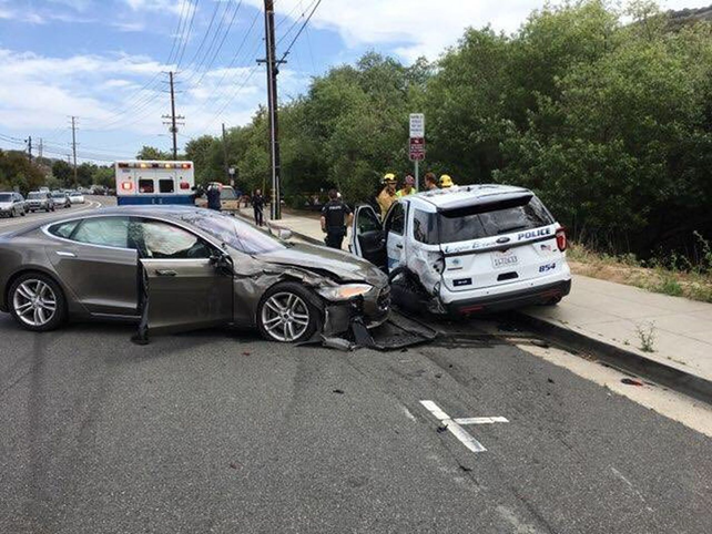 【硅谷】特斯拉车辆再出事故,这次撞上了警车