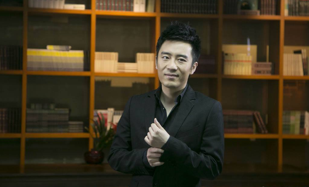 陈欧为共享充电宝代言,3亿投资街电;传徕卡因闪存门中止合作,华为