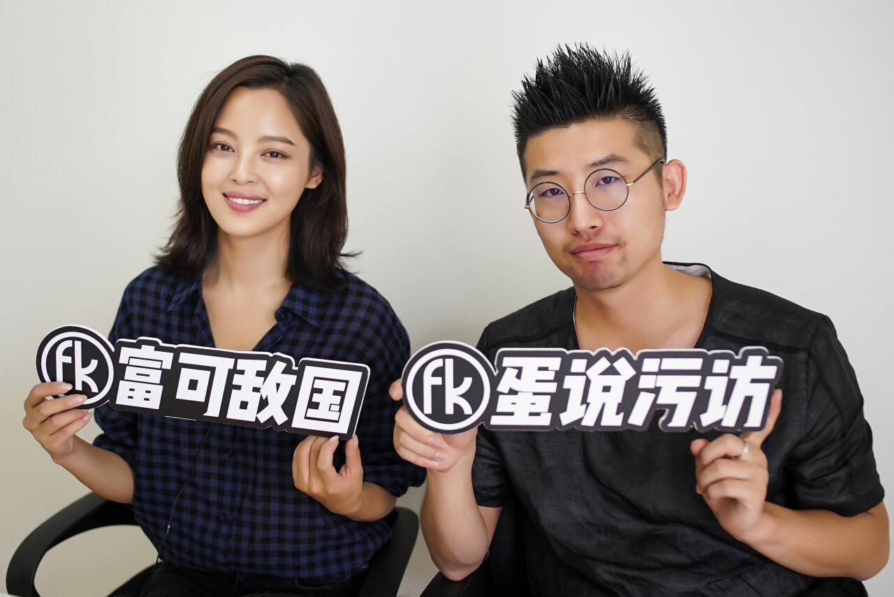 5亿播放量!1年内吸粉百万,主持微博红毯秀,这名