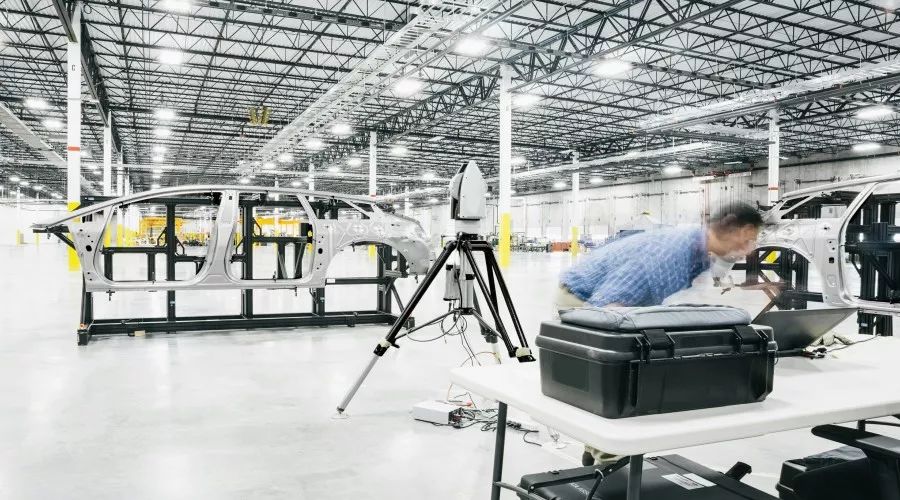 苹果市值首破万亿美元;小鹏汽车完成40亿元融