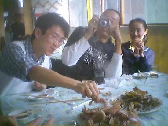 2006年-在天津大港抓虾-旁边是Keso-霍炬拍摄