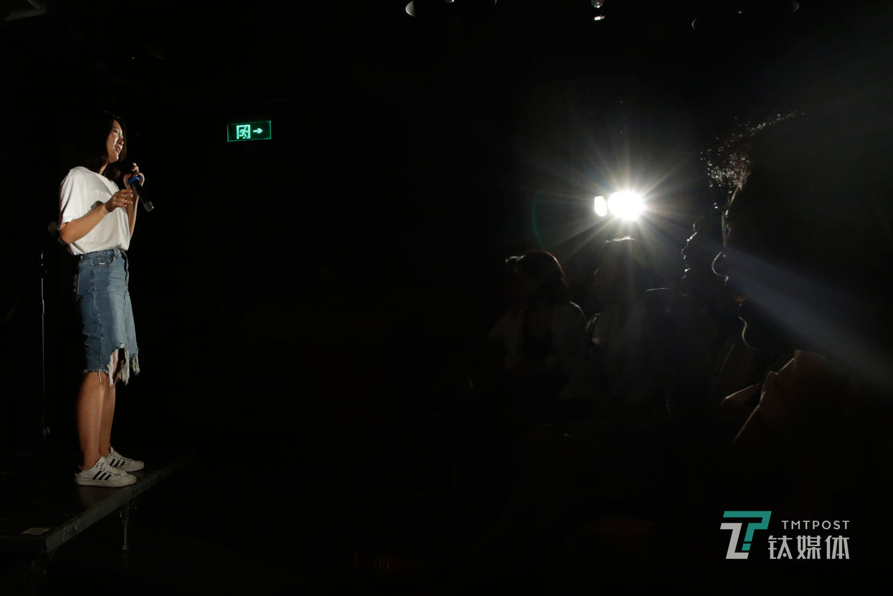 《吐槽大会》门外的脱口秀“后备军”丨钛媒体影像《在线》        