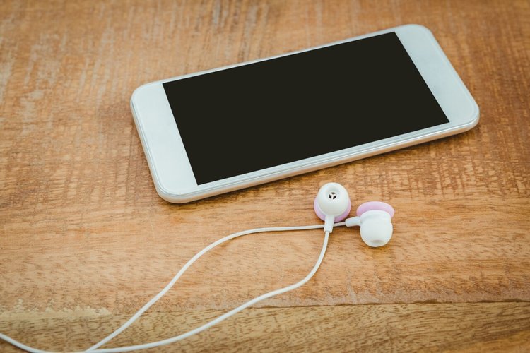 5G+1亿像素+瀑布屏：智能手机出货量谁能扭转颓势？
