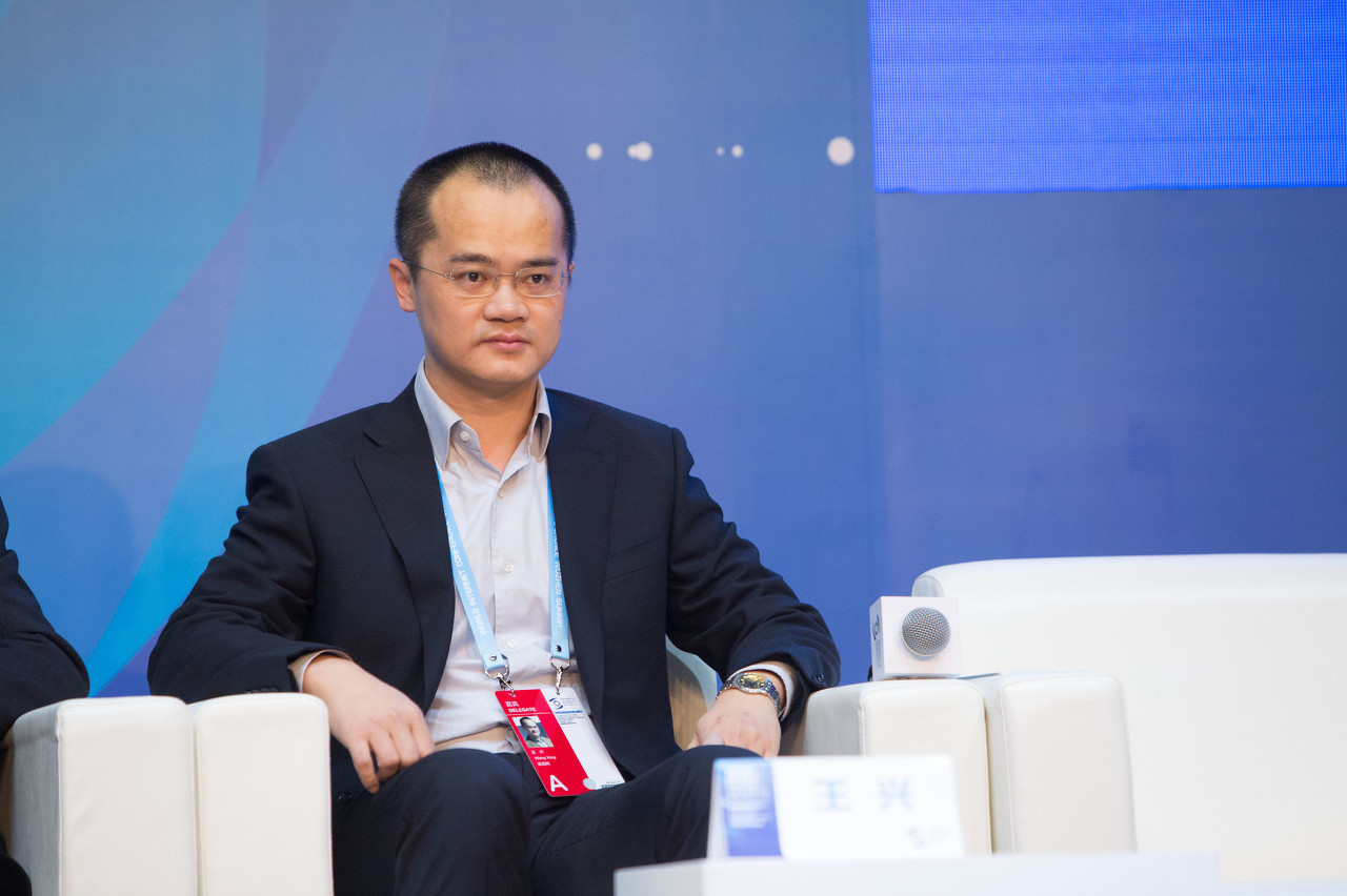 王兴为什么没脱轨?