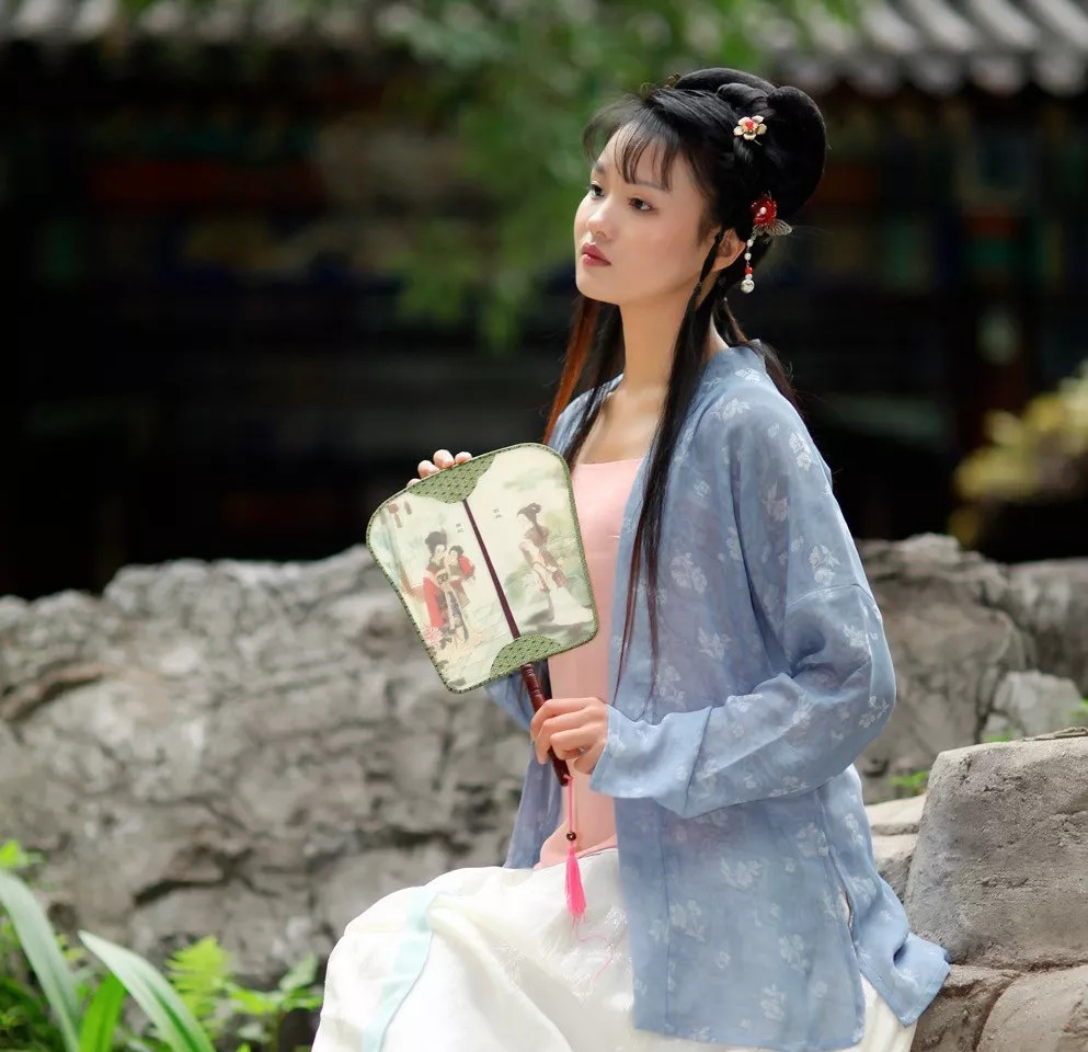 00万人疯追,年销10亿,阿里入局,汉服到底是如何火遍中国的?"