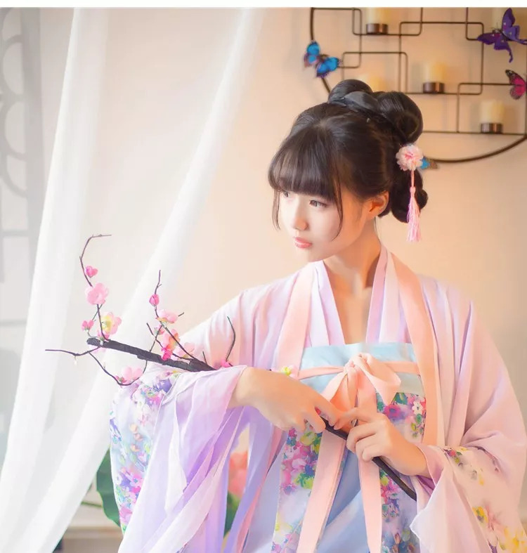 00万人疯追,年销10亿,阿里入局,汉服到底是如何火遍中国的?"