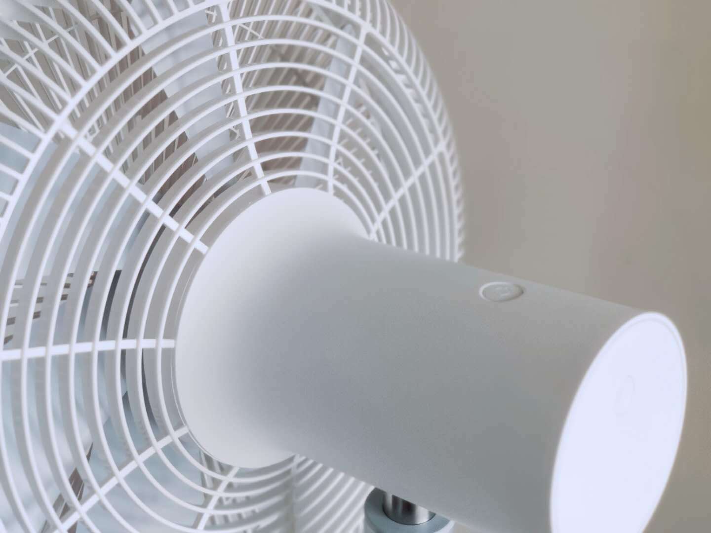 699元的智能电风扇 如何吹出雨后森林风 丨毒家评测