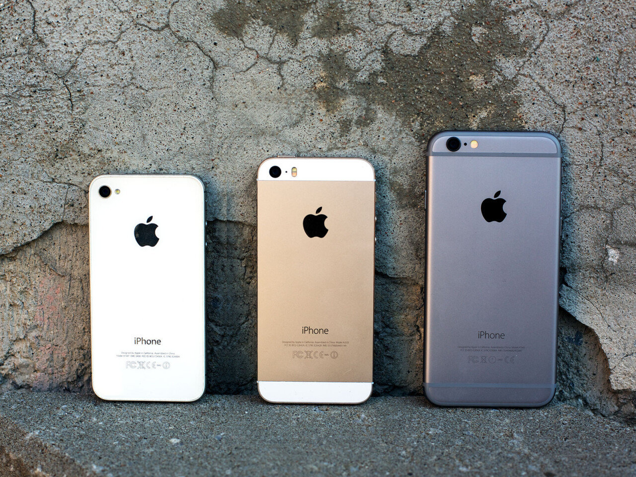 iphone-4s_iphone_5s_iphone_6_back_lineup_1.jpg