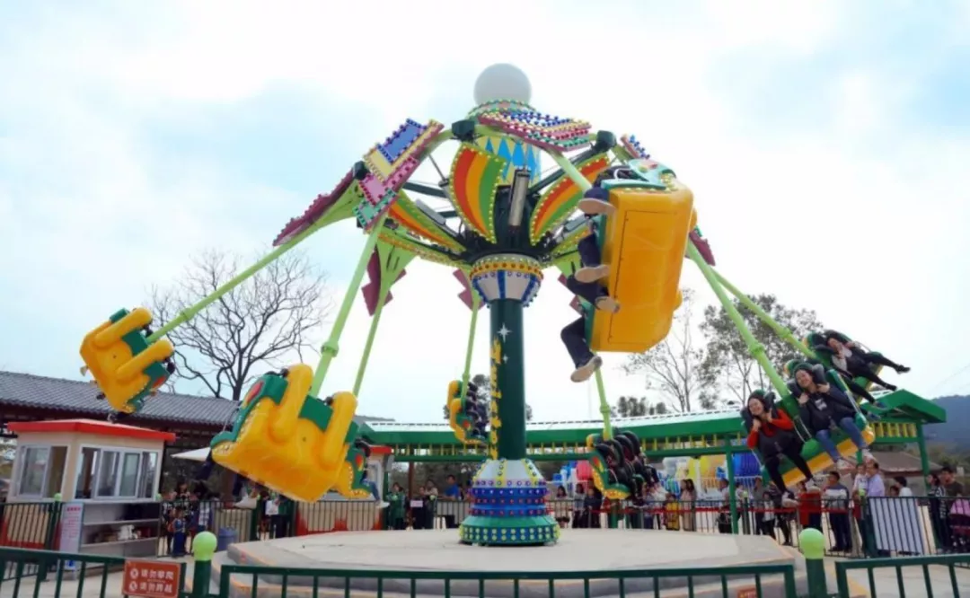 廣州東方樂園(1985年開業),珠海珍珠樂園(1985年),深圳深圳灣遊樂場(1