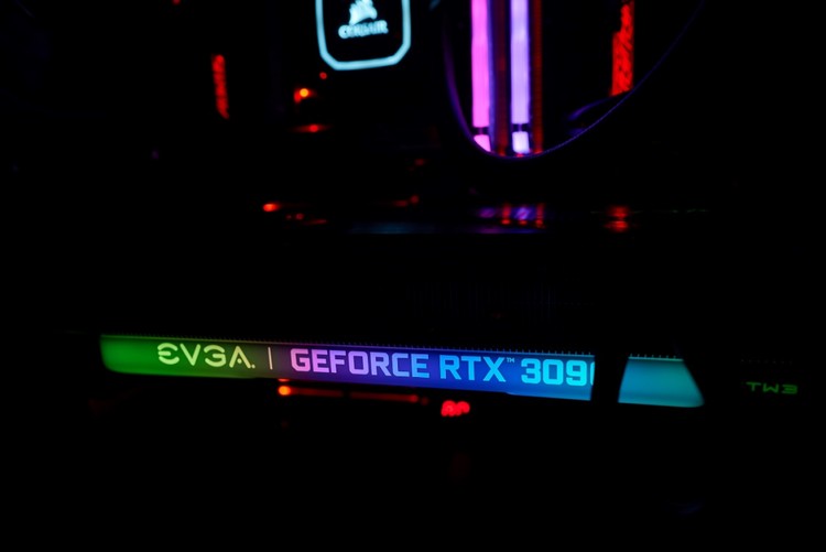 显卡短缺危机500天：NVIDIA和AMD垄断市场，胜券在握