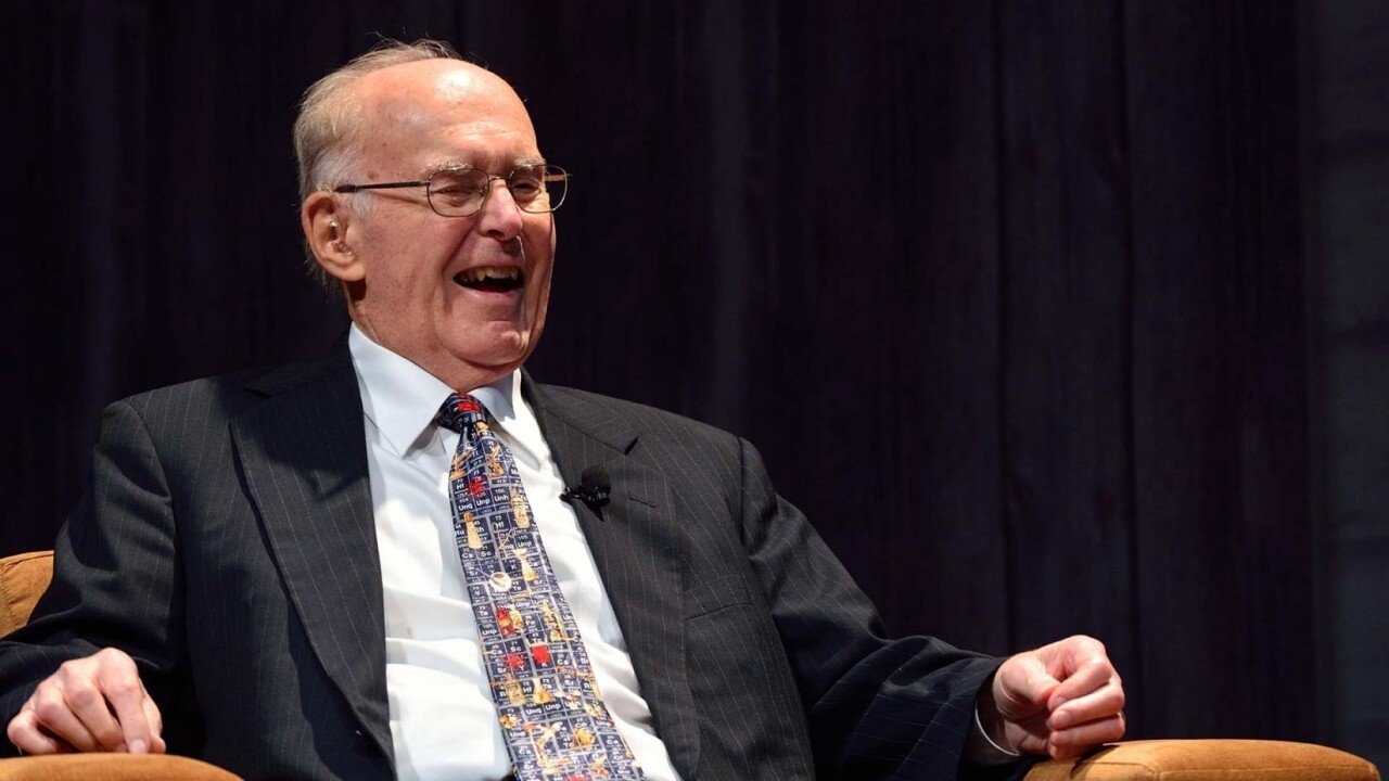 gordon-moore-4-rwd.jpg.rendition.intel.web.1648.927.jpg