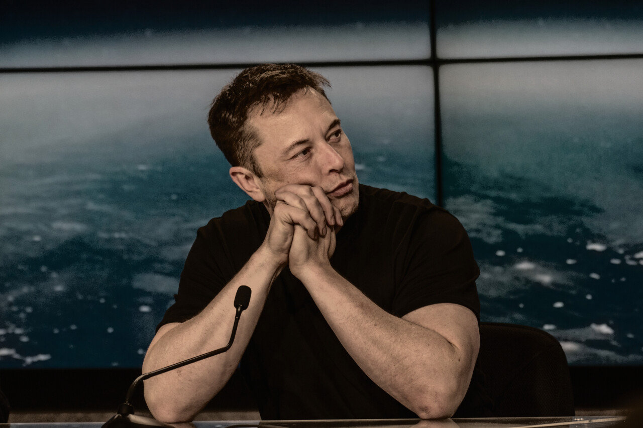 Elon_Musk_at_a_Press_Conference.jpg
