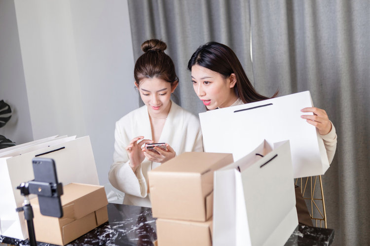 抖音电商如何引领叠石桥家纺产业转型革新？