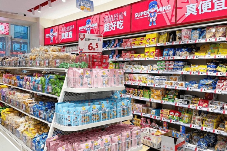 探寻稀有零食宝藏：这家量贩店为何成为线下商业的惊喜之选？
