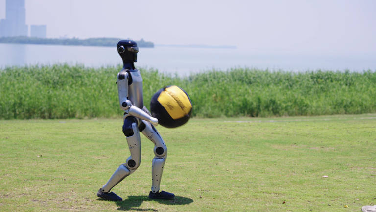 魔法原子推出小尺寸人形机器人产品MagicBot Z1