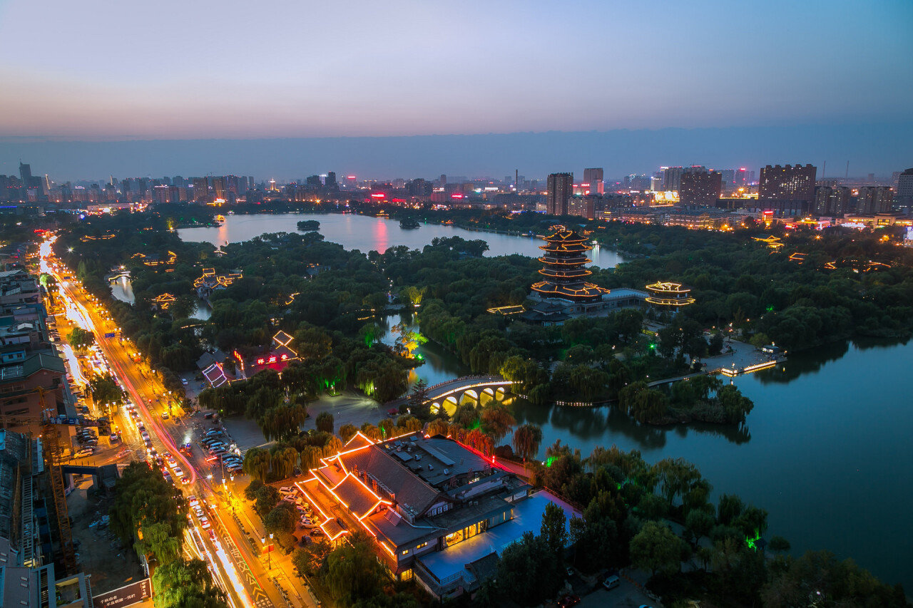 摄图网_500626473_banner_鸟瞰济南大明湖（企业商用）.jpg