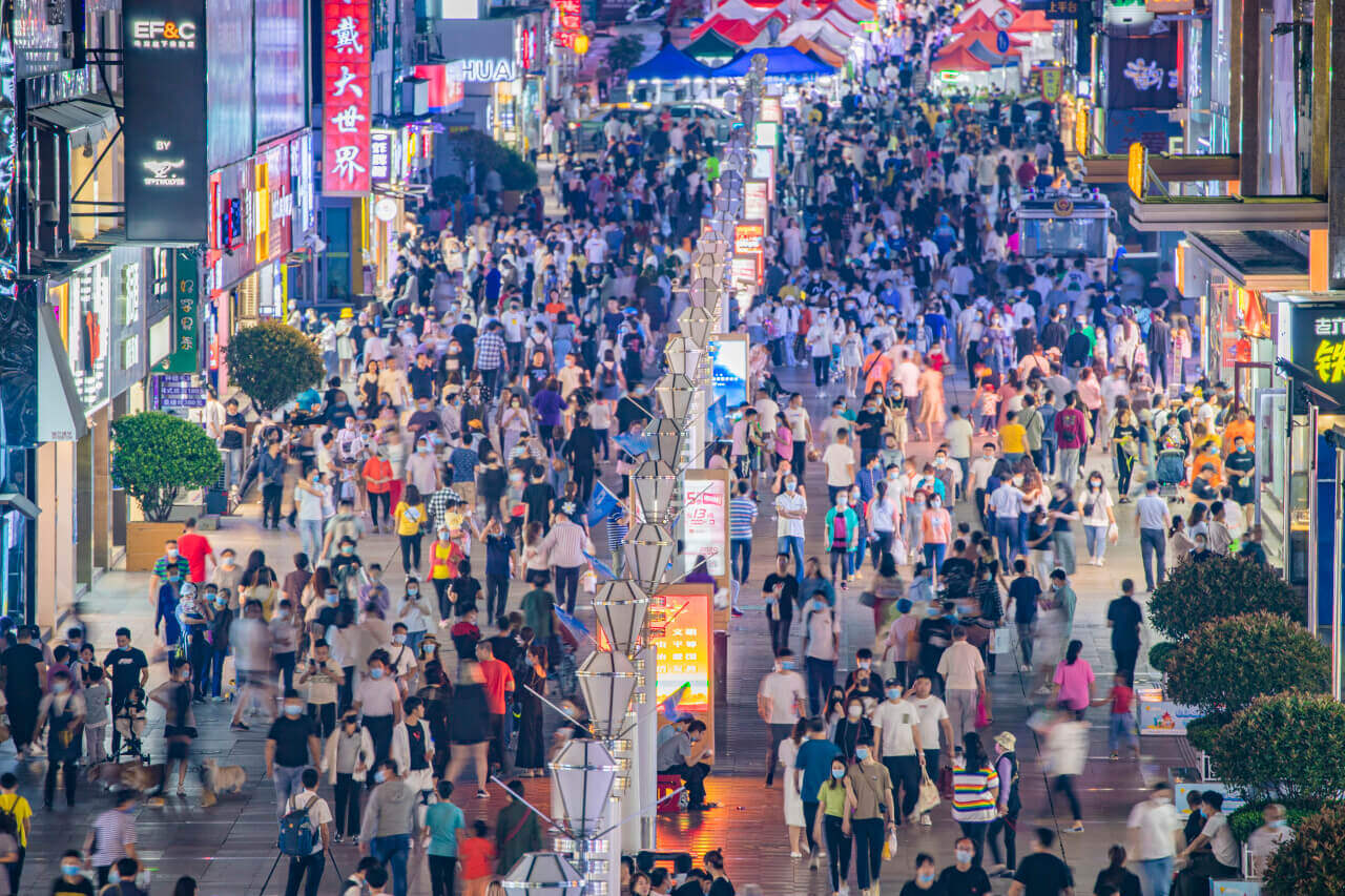 摄图网_501632207_城市夜经济地摊经济（企业商用）.jpg