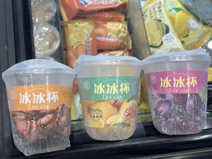 便利店今夏冰杯卖爆！年轻人追捧，巨头入局，这是一门好生意吗