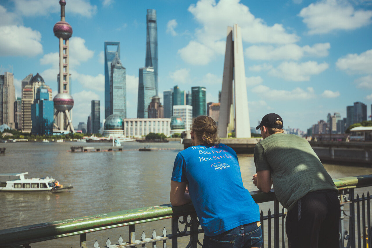 摄图网_500678305_banner_外国游客远望陆家嘴（企业商用）.jpg
