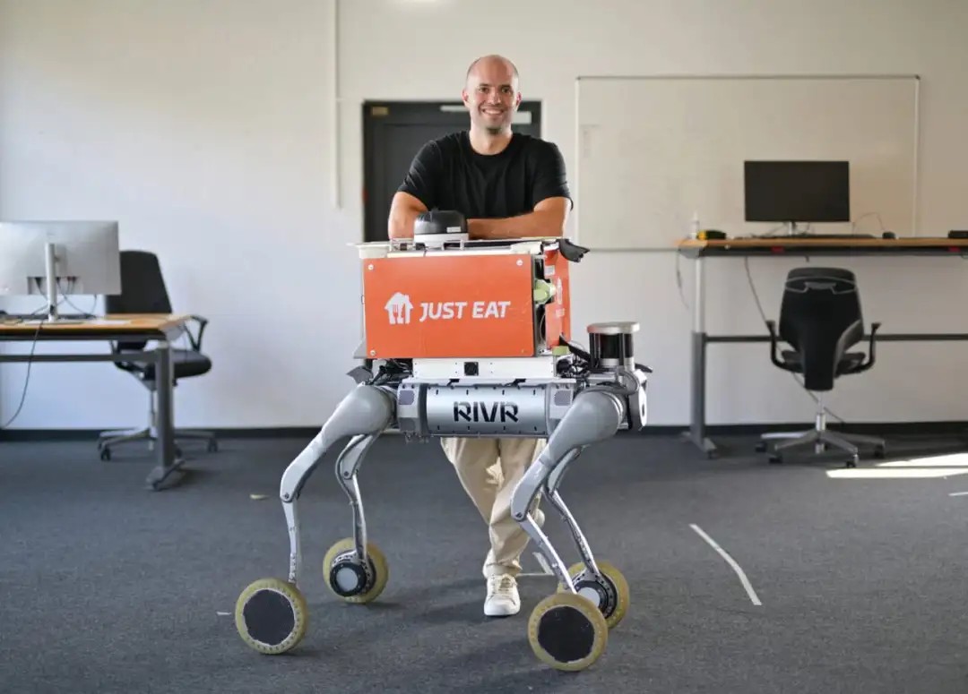 His robots deliver parcels and food: Marko Bjelonic, CEO Rivr.ai, in the podcast - Organizer