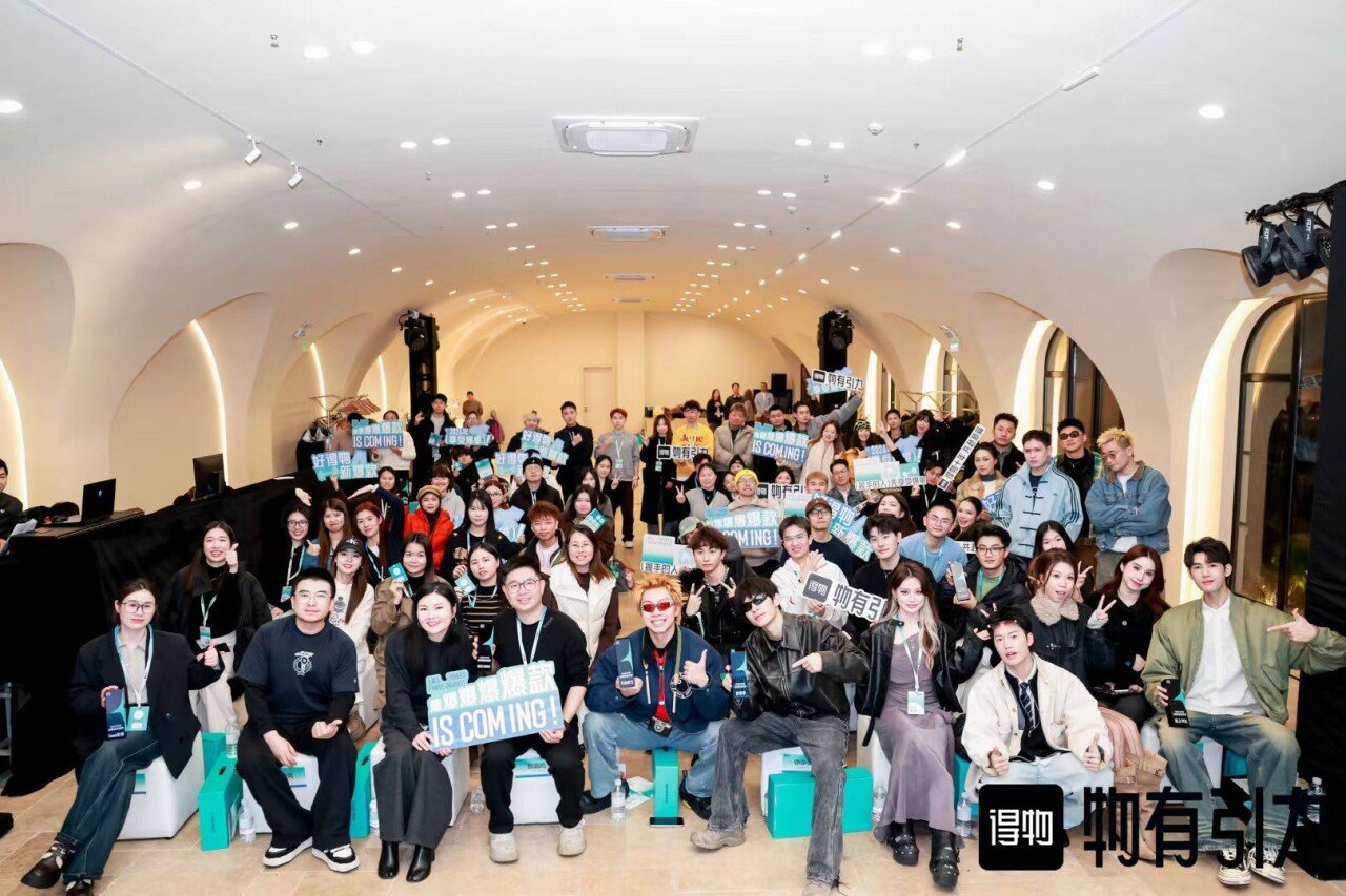 从“握手”到“共生”： 得物引力如何建立品牌、作者与平台的深层连接