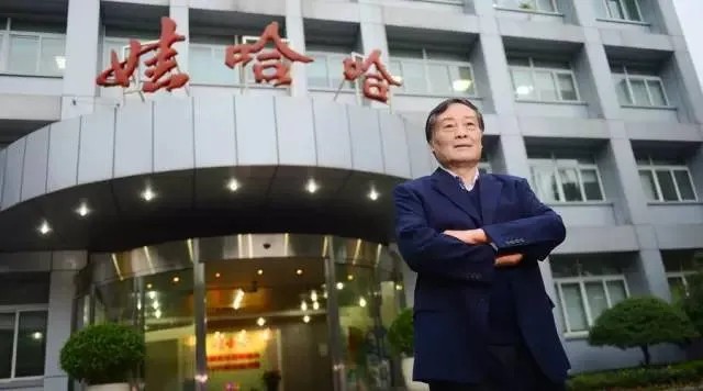 回顾娃哈哈创始人宗庆后传奇人生！曾三度问鼎中国内地首富，42岁才迎事业转折|宗庆后|娃哈哈|杭州市_新浪新闻