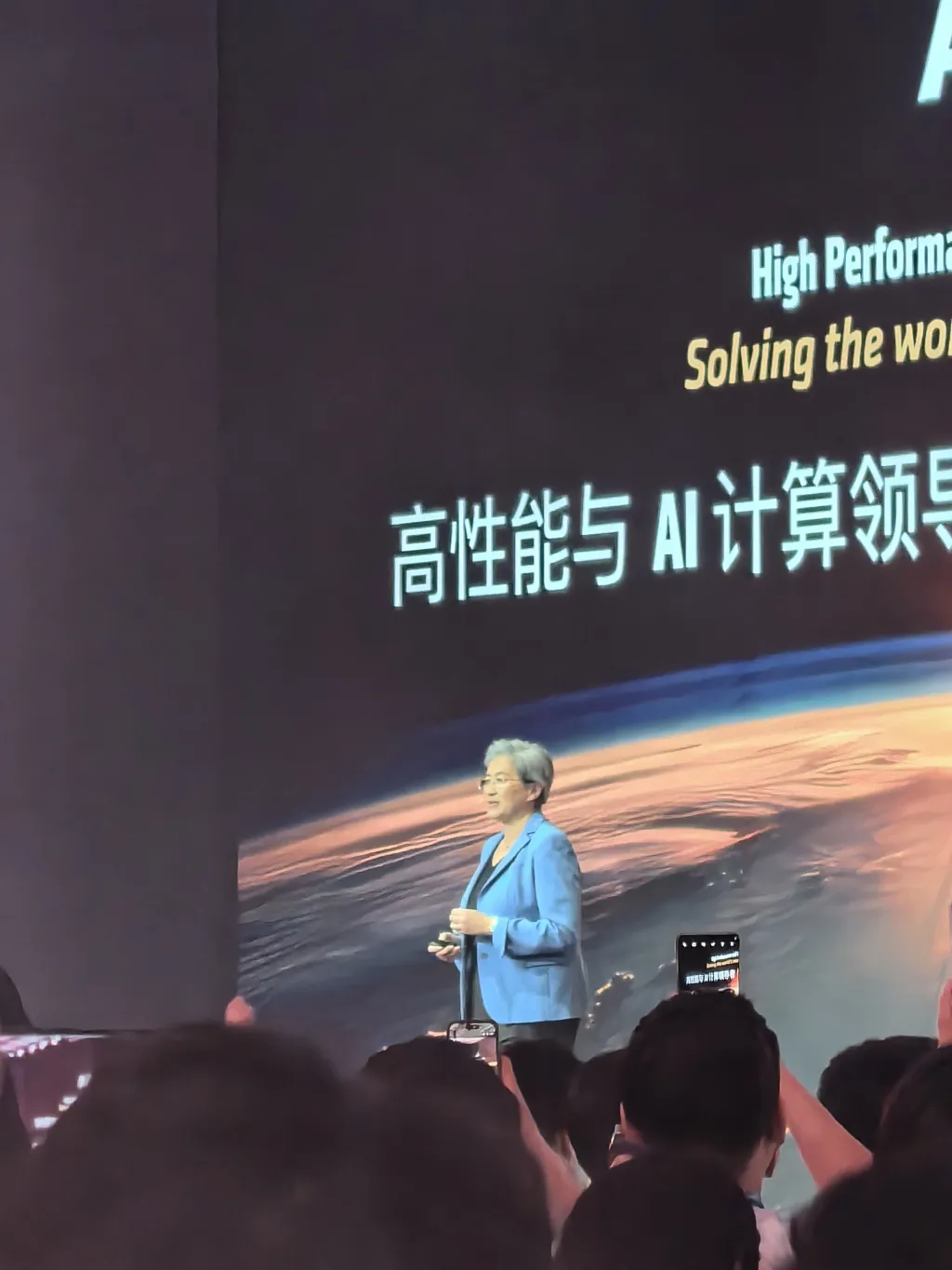 苏姿丰现身上海盛赞中国AI活力:这是真正理解创新开放的地方