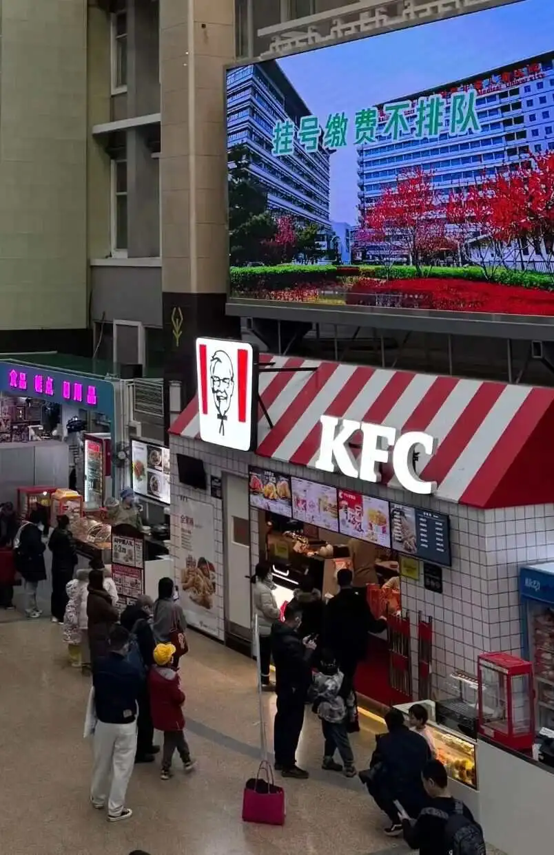 餐饮“抢人”大战：把店开到公交站、演唱会…