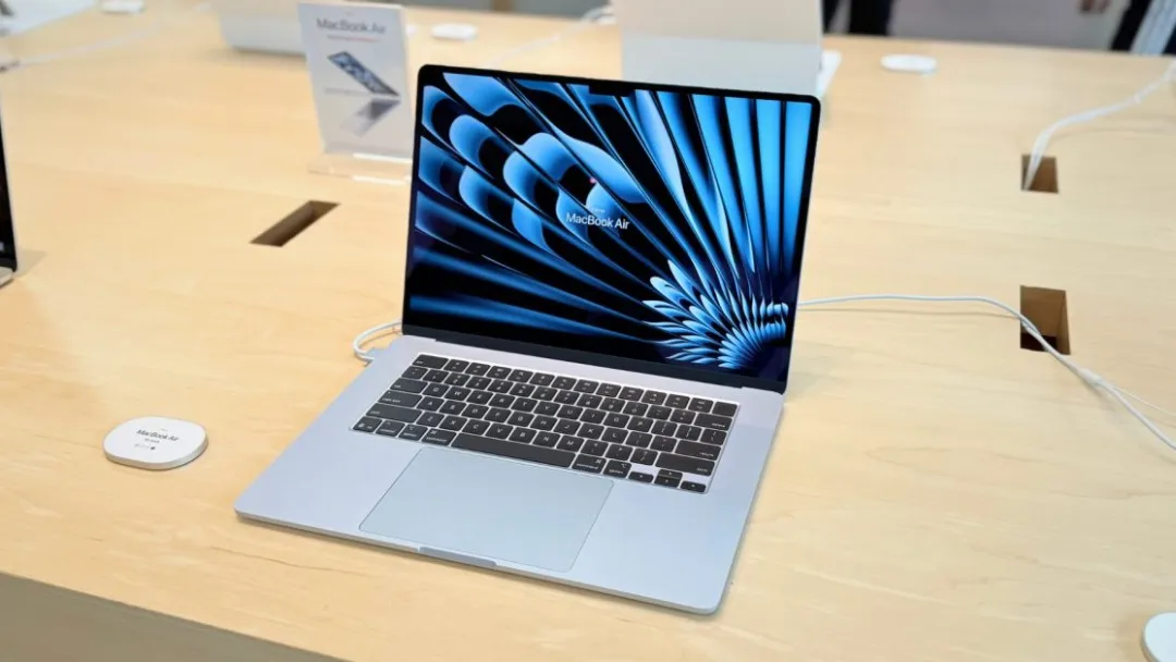 MacBook Air 一机难求:AI 引发内存危机,苹果涨价后依然缺货- 麦克坞