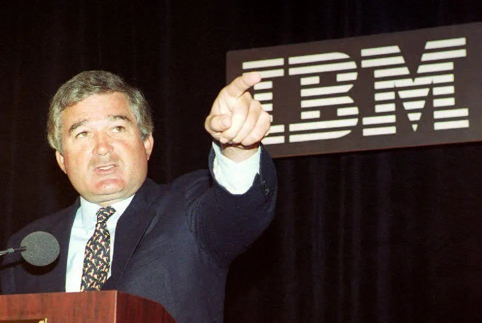 郭士纳接手IBM